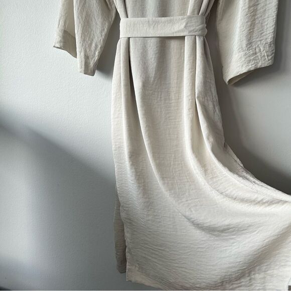 Miiyu Simons Cream Long Robe with Belt and pockets - Picture 10 of 11